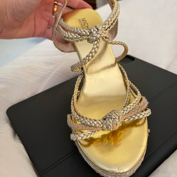 Gold and straw wedges - Picture 2 of 3